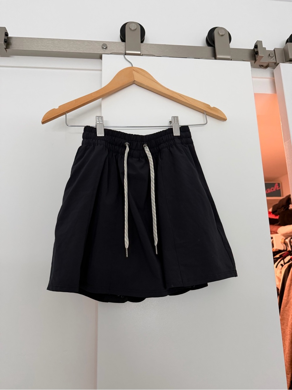 Vuori Black Elastic Drawstring Skort